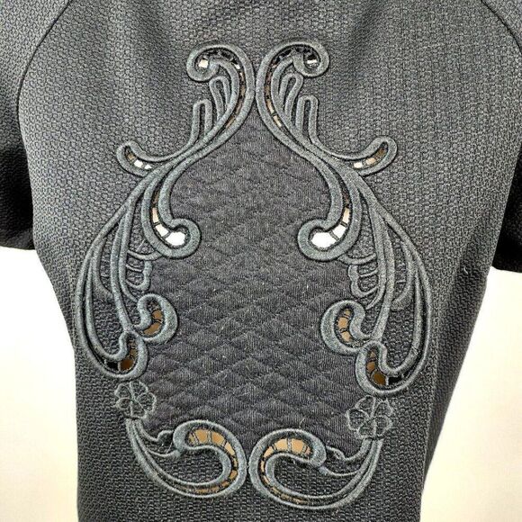 Tobi Black Round Neck Cropped Short Sleeve Boxy Top Embroidered Front Womens M - Picture 2 of 4